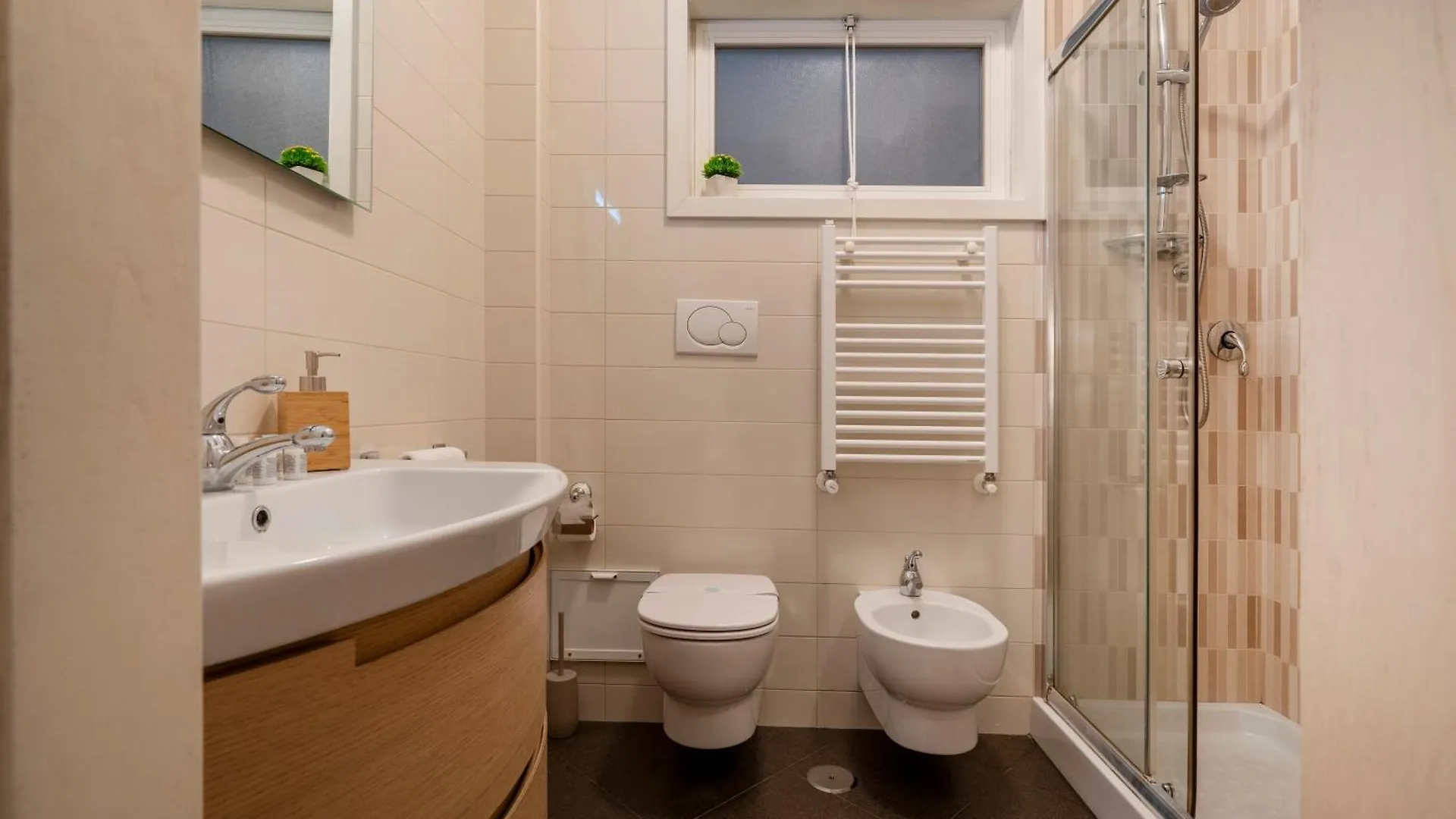 Dimora Del Teatro Sightly Apartment Μπάρι Ιταλία
