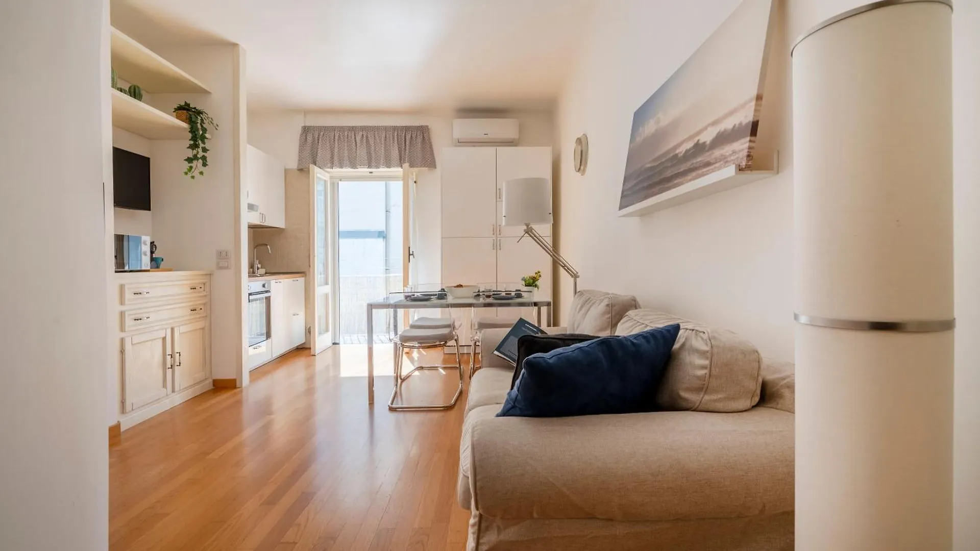 Dimora Del Teatro Sightly Apartment Μπάρι