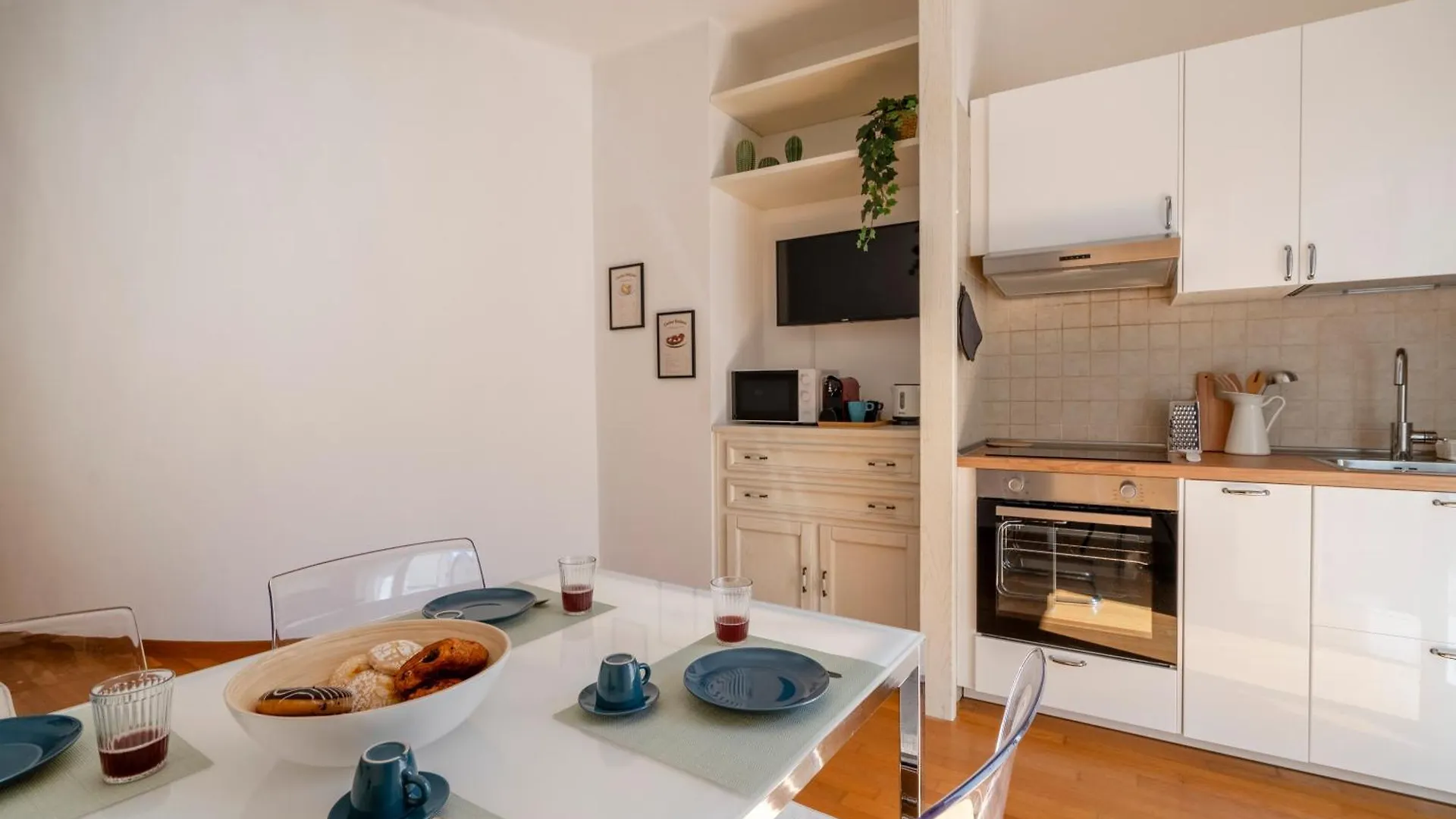 Dimora Del Teatro Sightly Apartment Μπάρι Ιταλία