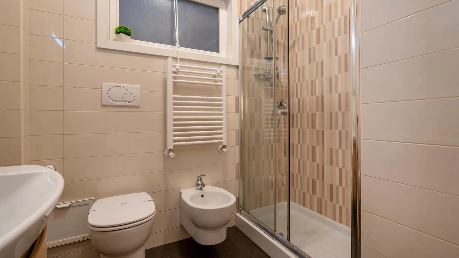 Dimora Del Teatro Sightly Apartment Μπάρι 0*,  Ιταλία